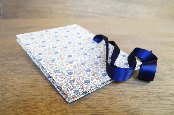 leporello with blue roses and blue satin bow